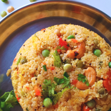 Let’s make an easy-peasy fibre-loaded Upma with Lapsi / broken wheat, loads of veggies and basic kitchen staples. Can be served for breakfast, brunch or dinner.