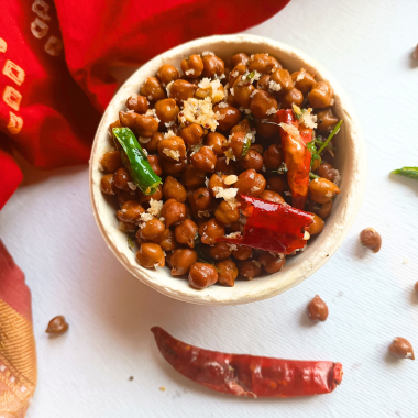 Konda Kadalai Sundal or Chickpeas Sundal is a South Indian offering for Navratri festival made with black chickpeas and basic pantry spices.