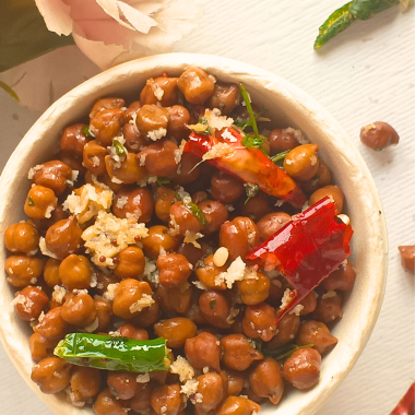 Konda Kadalai Sundal or Chickpeas Sundal is a South Indian offering for Navratri festival made with black chickpeas and basic pantry spices.