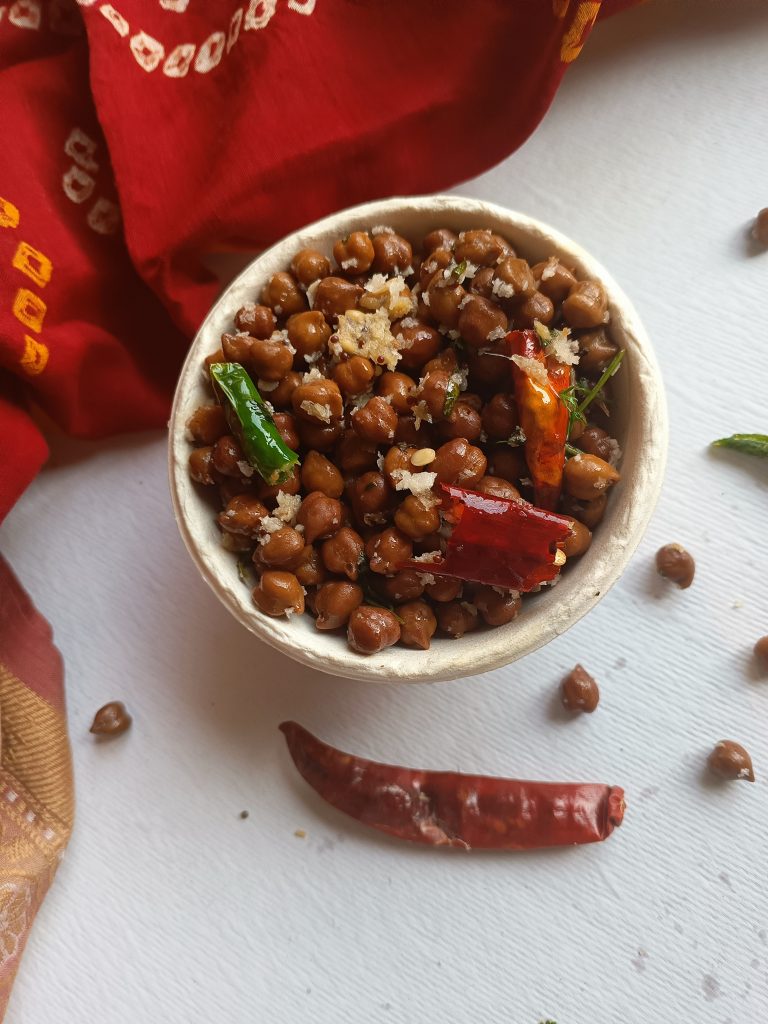 Konda Kadalai Sundal or Chickpeas Sundal is a South Indian offering for Navratri festival made with black chickpeas and basic pantry spices.