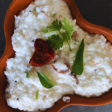 Temple Style Curd Rice or Daddodhajanam is a summer perfect meal, bursting with pro biotics and perfect for the gut. Tastes heavenly when eaten fresh or chilled, with a side of any South Indian pickle