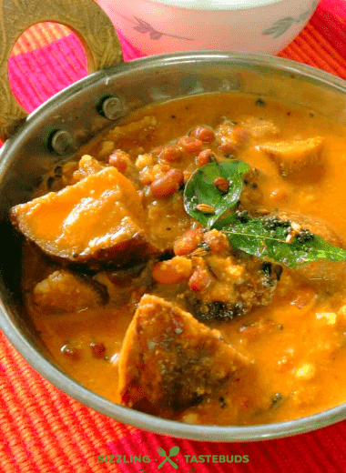 Katrikkai Karamani Kootu is a delicious South Indian dish made with Aubergines and Cow peas with a spiced masala paste. Served with Rice or flatbreads.