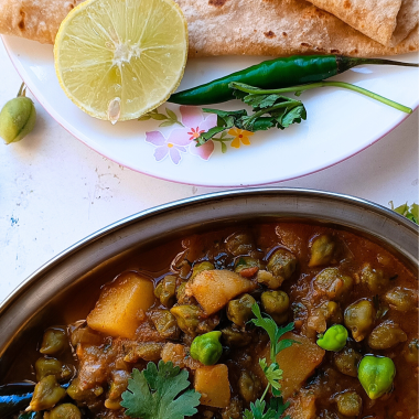 Aloo Choliya or Potatoes with Fresh Garbanzo is a quick and delish Gluten Free and Vegan curry made with the seasonal fresh chickpeas or Choliya. Served with Rice or any flatbread.