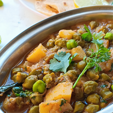 Aloo Choliya or Potatoes with Fresh Garbanzo is a quick and delish Gluten Free and Vegan curry made with the seasonal fresh chickpeas or Choliya. Served with Rice or any flatbread.