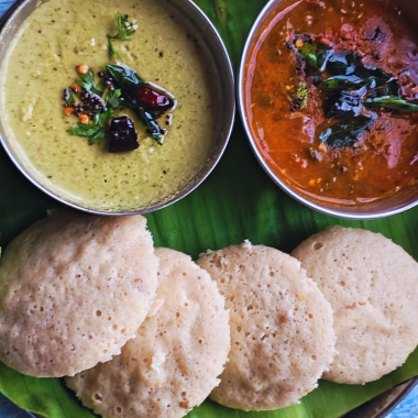 Moong dal Idli is a no-rice Idli / steamed rice cake made with fermented lentil batter. Served for breakfast / brunch with chutney or sambhar.