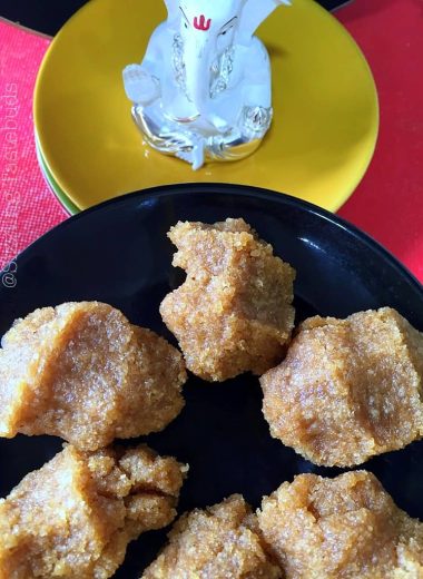 Sweet Aval Pidi Kozhukattai or South Indian steamed sweet dumplings is a healthy snack made with flattened rice, jaggery and Coconut