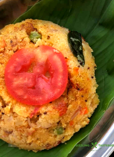 Kharabhath is a semolina based savory pudding made in Karnataka. It has vegetables added with a special spice mix. Eaten as breakfast or snack