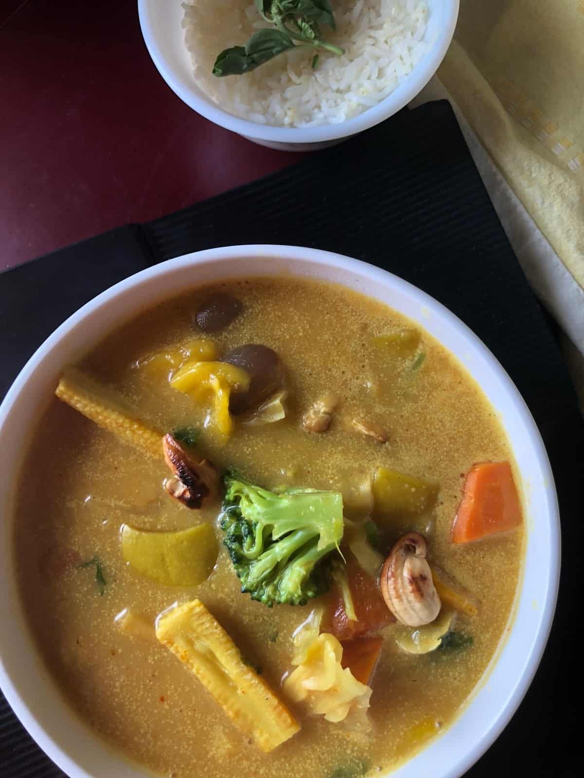 Yellow Thai Mango Curry with Rice | Vegan and GF - Sizzling Tastebuds