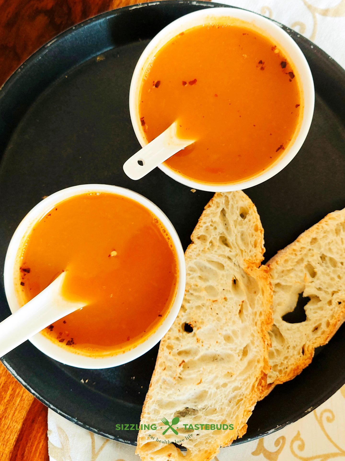 Light and Delicious Carrot and celery soup (Easy & Vegan)