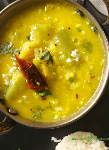 A no-onion, no garlic dal made with bottle gourd and cooked lentils. Tempered with basic kitchen spices. Served with steamed rice / Roti (Flatbreads)